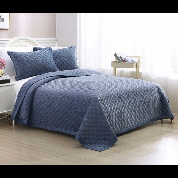Berkshire Bedding Luxury Velvet 3 Piece Quilt Set Poshmark